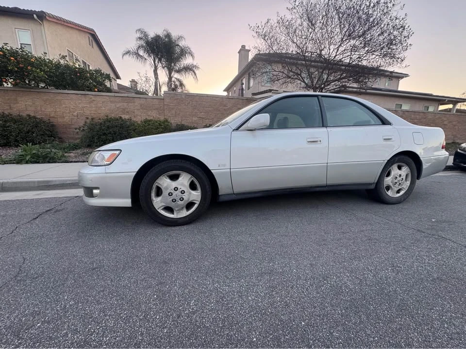 2000 Lexus ES 2nd Gen - Image 2 of 8