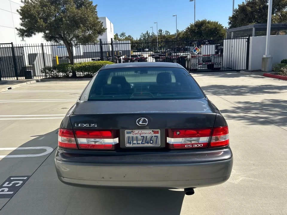 2000 Lexus ES 2nd Gen - Image 5 of 9