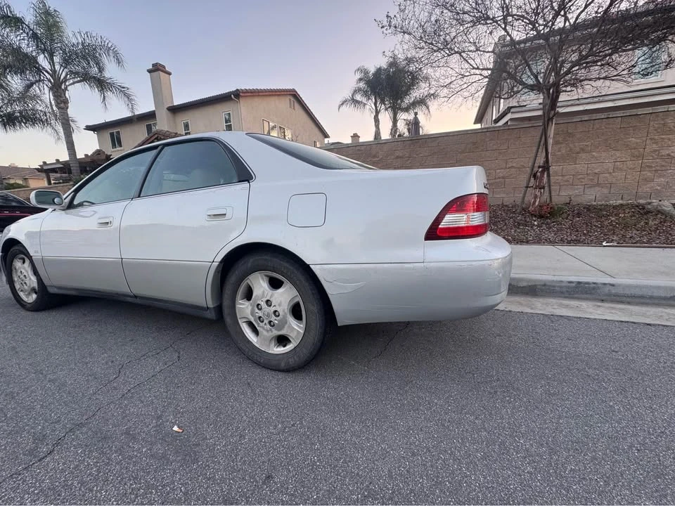2000 Lexus ES 2nd Gen - Image 3 of 8