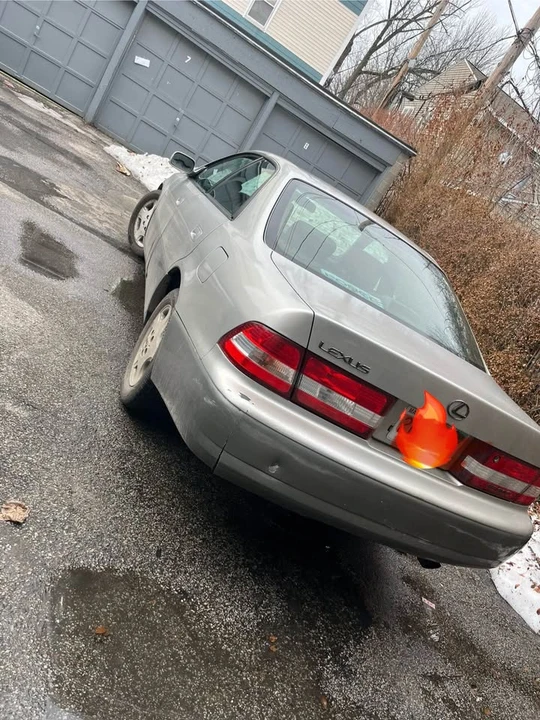 2000 Lexus ES 3rd Gen - Image 2 of 10