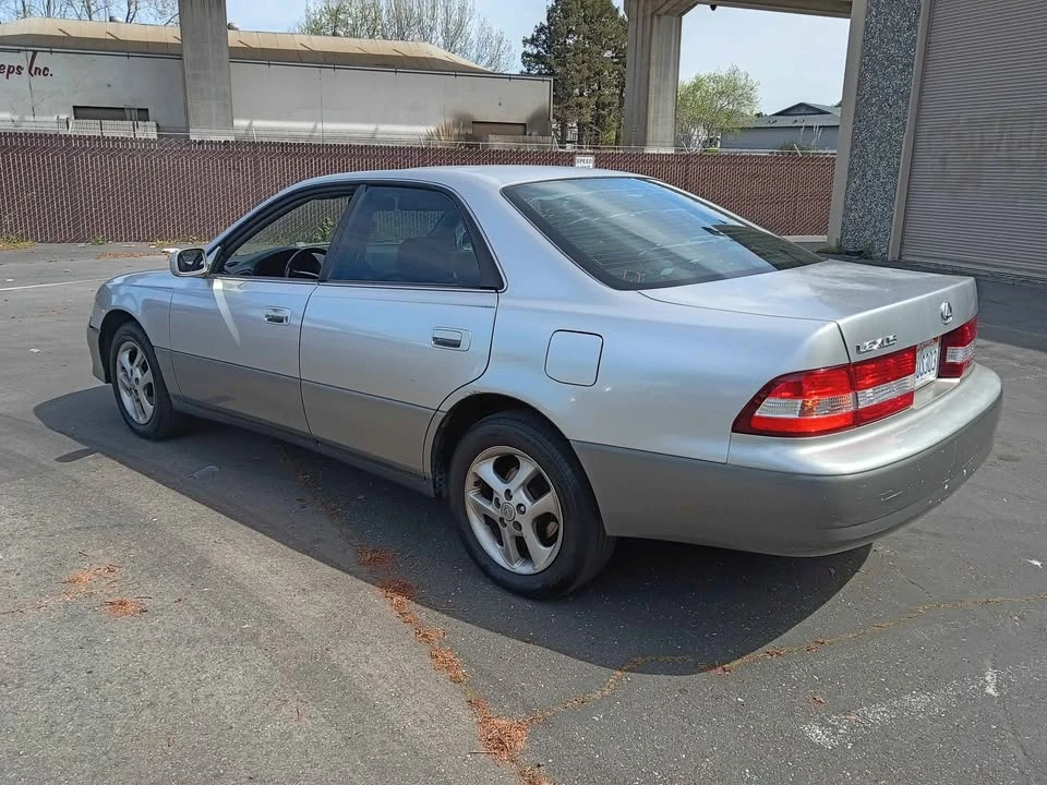2000 Lexus ES 3rd Gen - Image 4 of 9