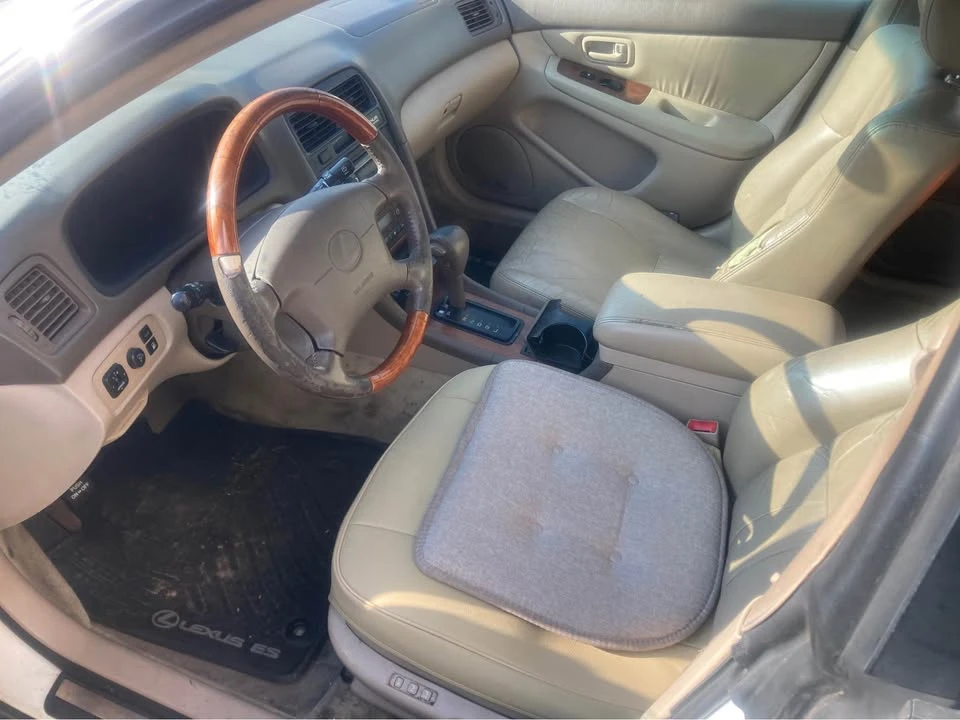 2000 Lexus ES 3rd Gen - Image 4 of 8