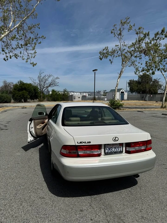 2000 Lexus ES 3rd Gen - Image 8 of 11