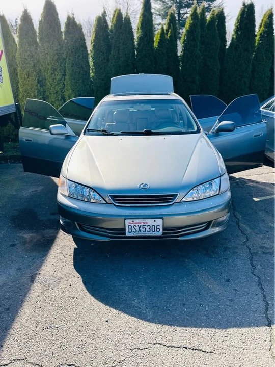 2000 Lexus ES 3rd Gen - Image 2 of 10