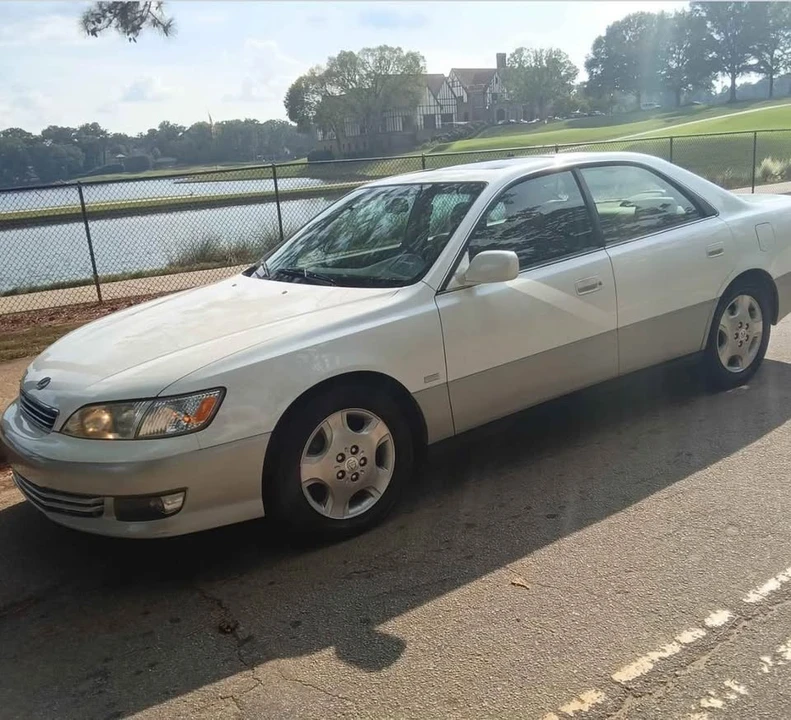 2000 Lexus ES 3rd Gen - Image 2 of 10
