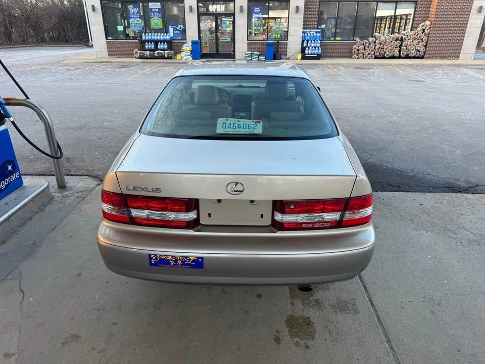 2000 Lexus ES 3rd Gen - Image 4 of 4
