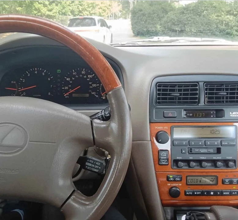 2000 Lexus ES 3rd Gen - Image 8 of 10