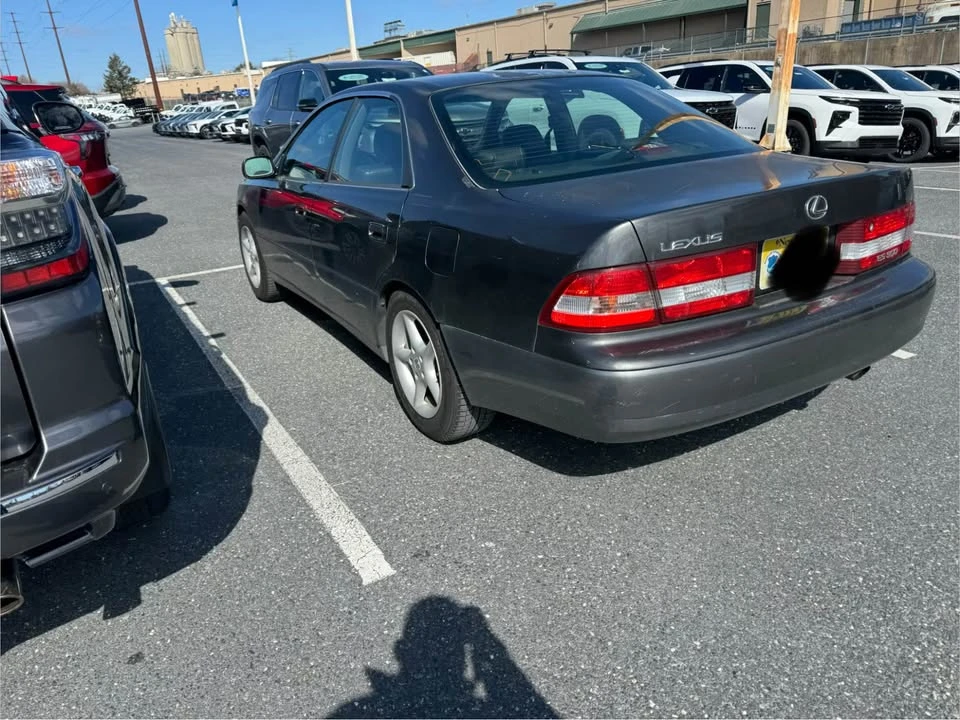 2000 Lexus ES 3rd Gen - Image 2 of 9