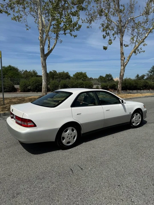 2000 Lexus ES 3rd Gen - Image 2 of 11