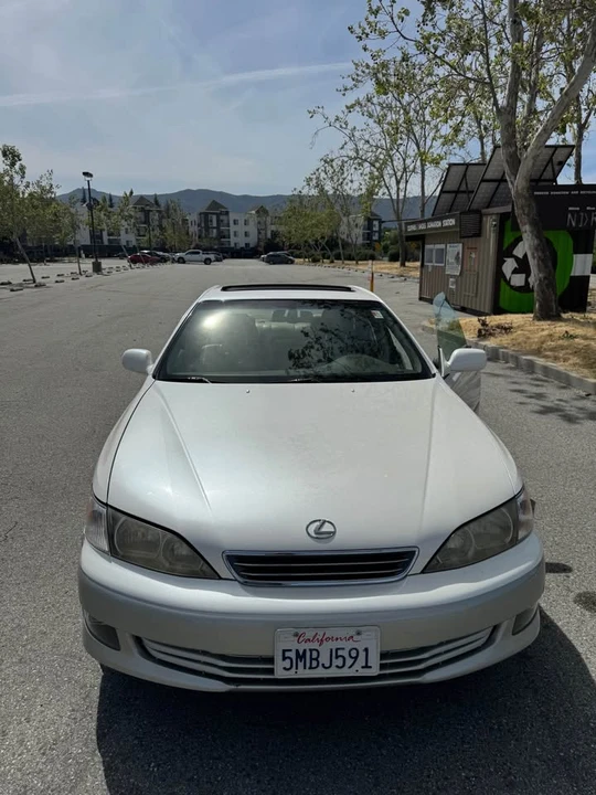 2000 Lexus ES 3rd Gen - Image 4 of 11