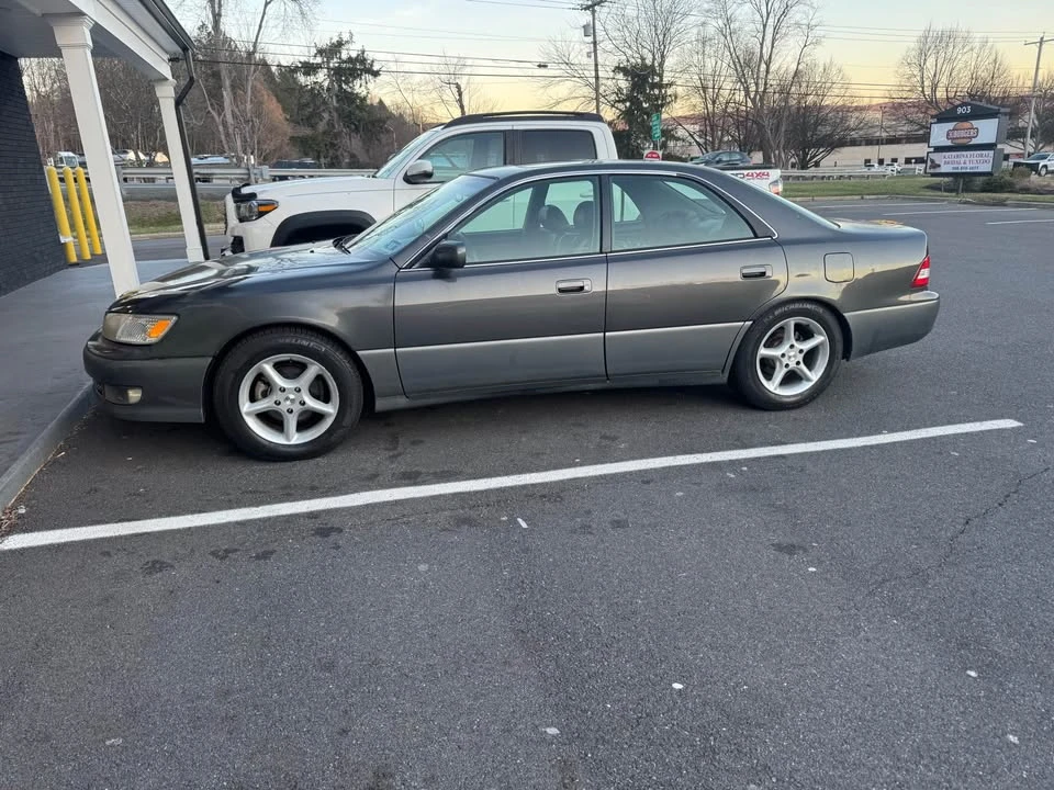 2000 Lexus ES 3rd Gen - Image 9 of 9