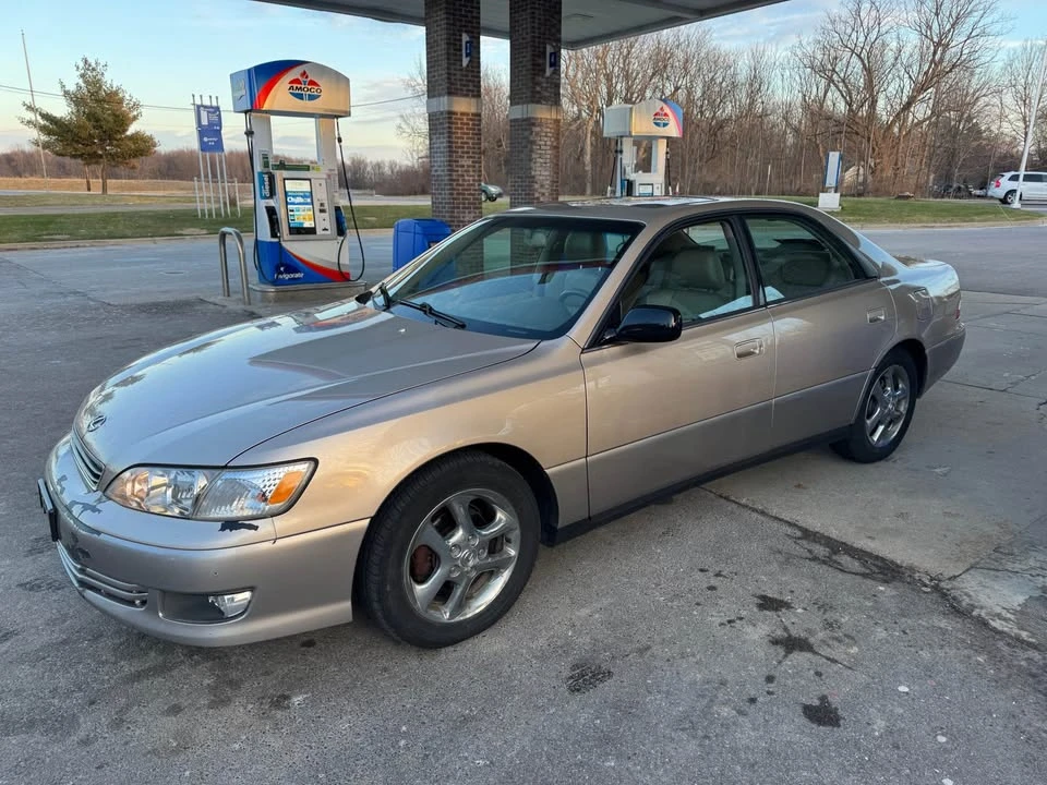 2000 Lexus ES 3rd Gen - Image 2 of 4