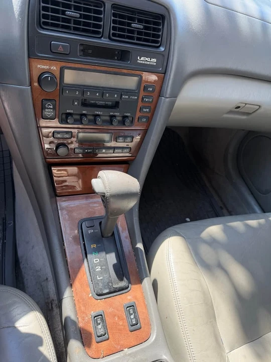 2000 Lexus ES 3rd Gen - Image 10 of 17