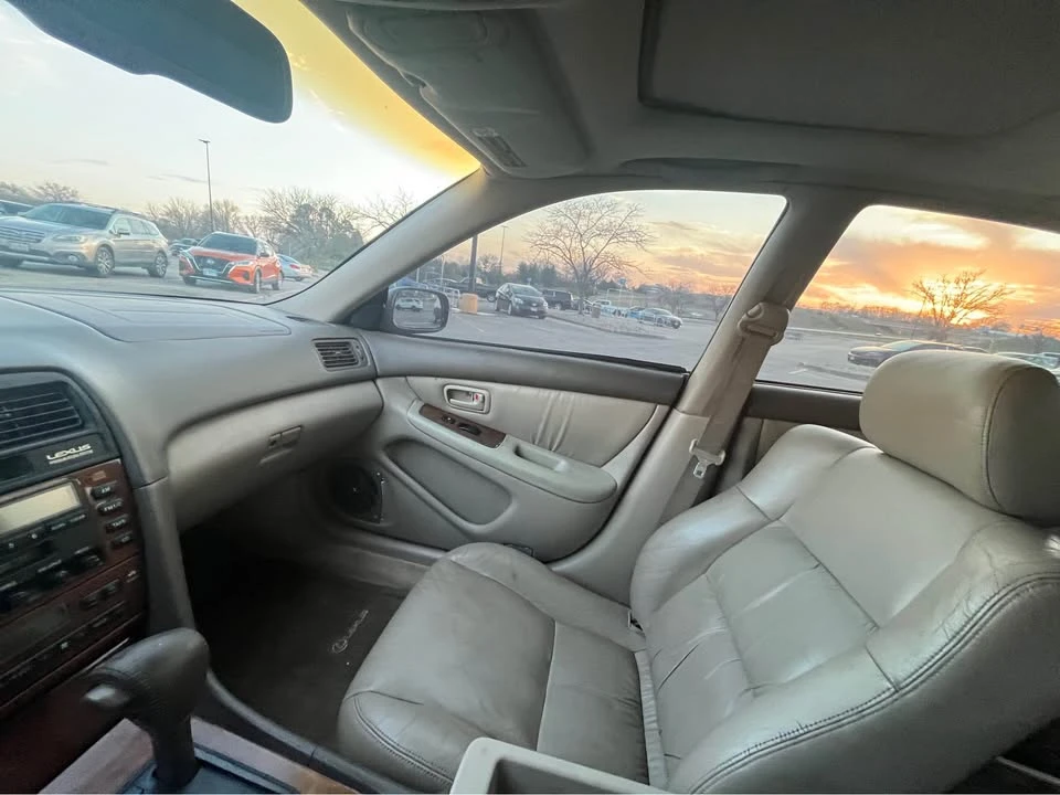 2000 Lexus ES 3rd Gen - Image 10 of 11