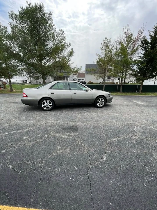 2000 Lexus ES 3rd Gen - Image 2 of 4