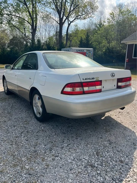 2000 Lexus ES 3rd Gen - Image 2 of 9