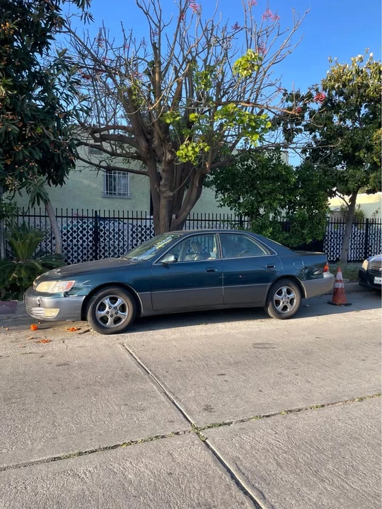 2000 Lexus ES 3rd Gen - Image 3 of 4