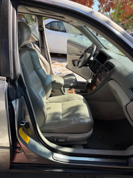 2000 Lexus ES 3rd Gen - Image 12 of 17