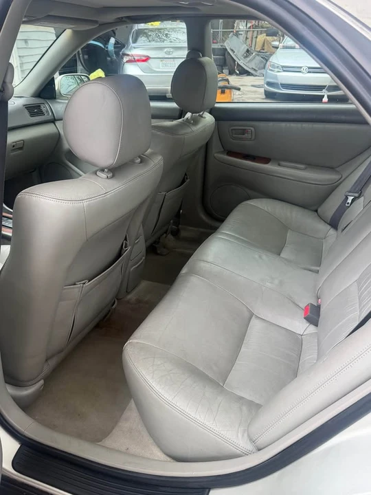 2000 Lexus ES 3rd Gen - Image 10 of 12
