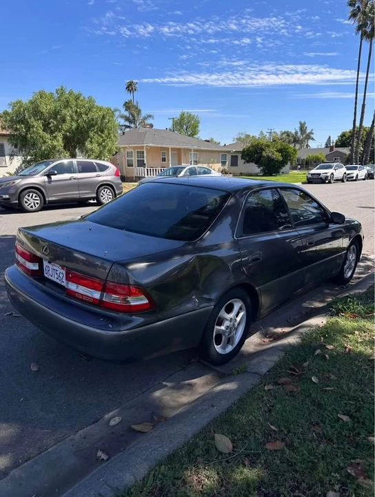 2000 Lexus ES 3rd Gen - Image 3 of 10