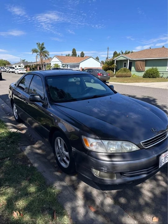 2000 Lexus ES 3rd Gen - Image 2 of 10