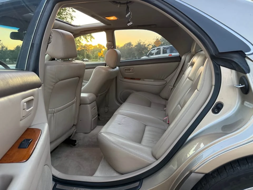 2000 Lexus ES 3rd Gen - Image 9 of 14