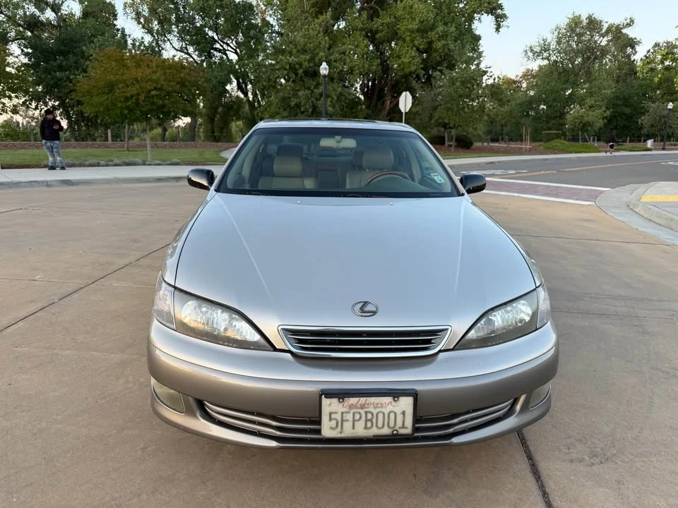 2000 Lexus ES 3rd Gen - Image 9 of 16