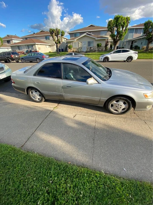 2000 Lexus ES 3rd Gen - Image 5 of 10