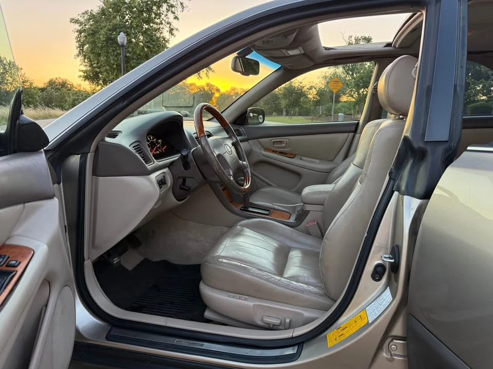 2000 Lexus ES 3rd Gen - Image 10 of 16