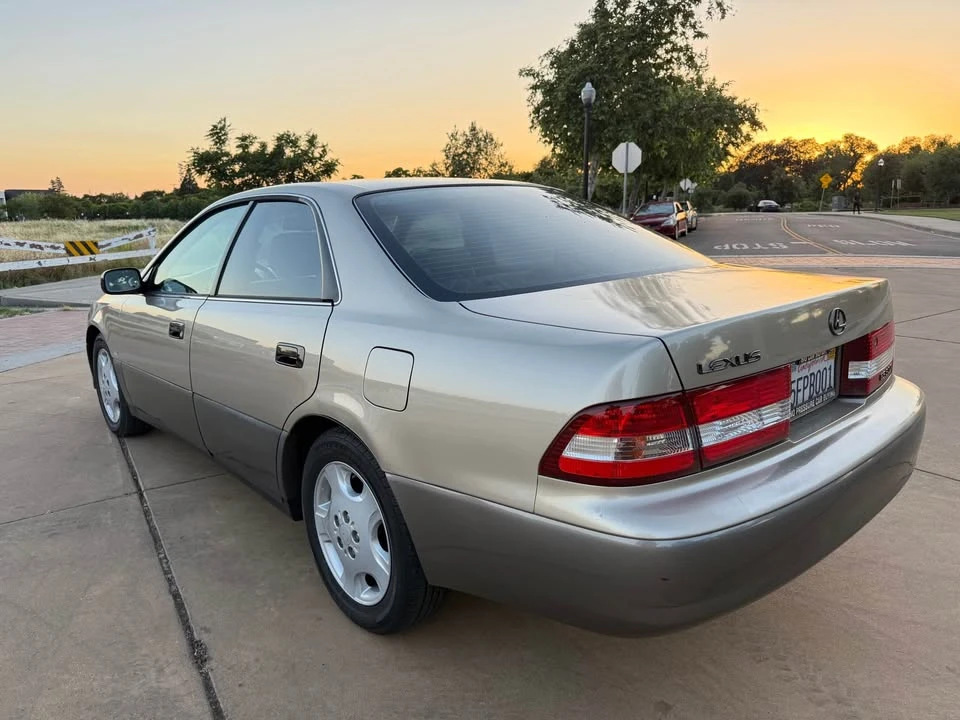 2000 Lexus ES 3rd Gen - Image 4 of 16
