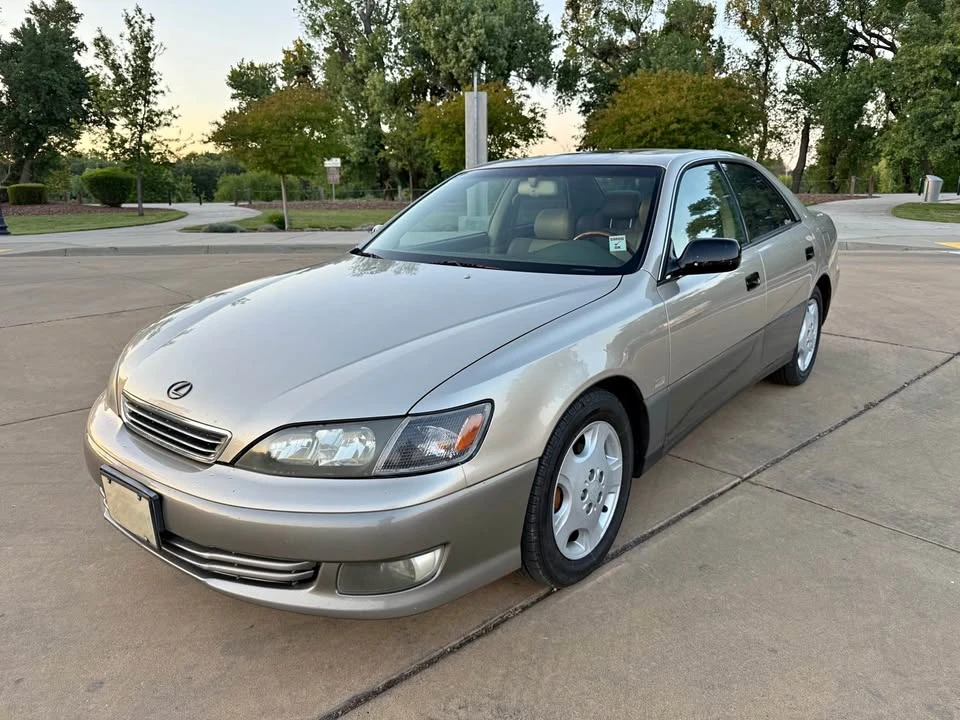 2000 Lexus ES 3rd Gen - Image 2 of 16