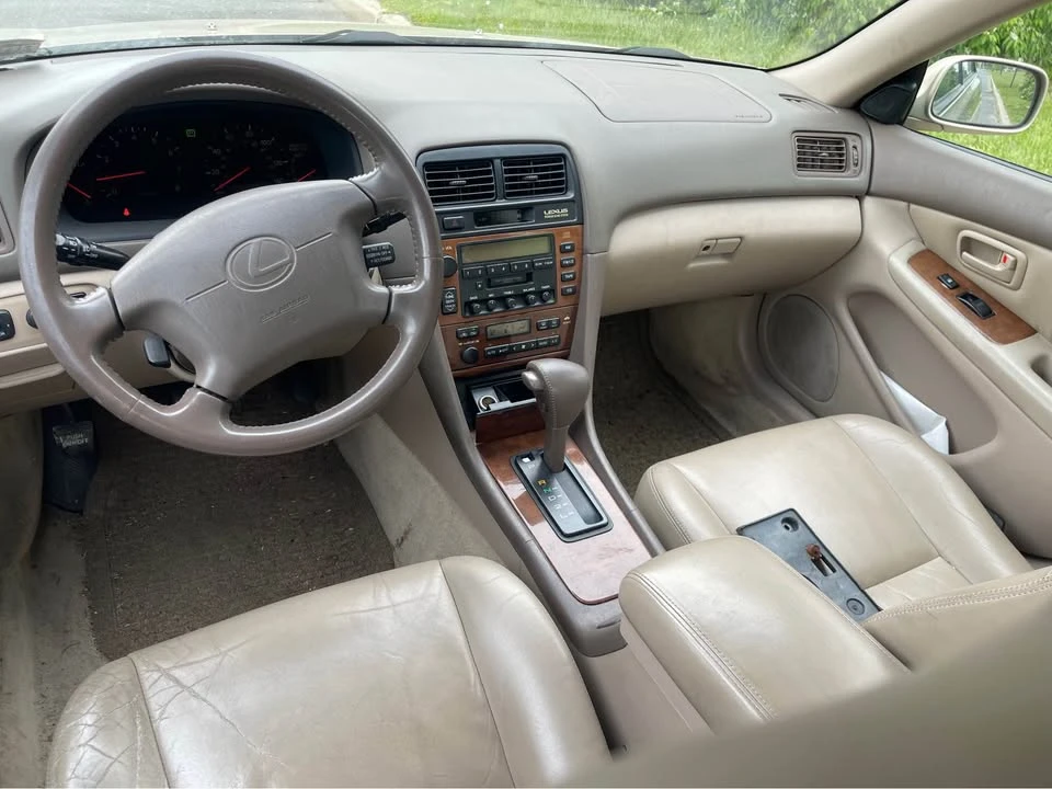 2000 Lexus ES 3rd Gen - Image 5 of 6
