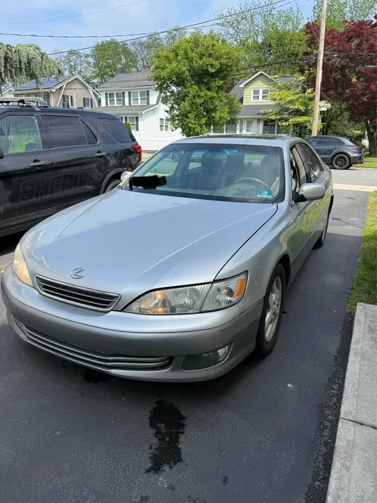 2000 Lexus ES 3rd Gen - Image 2 of 13