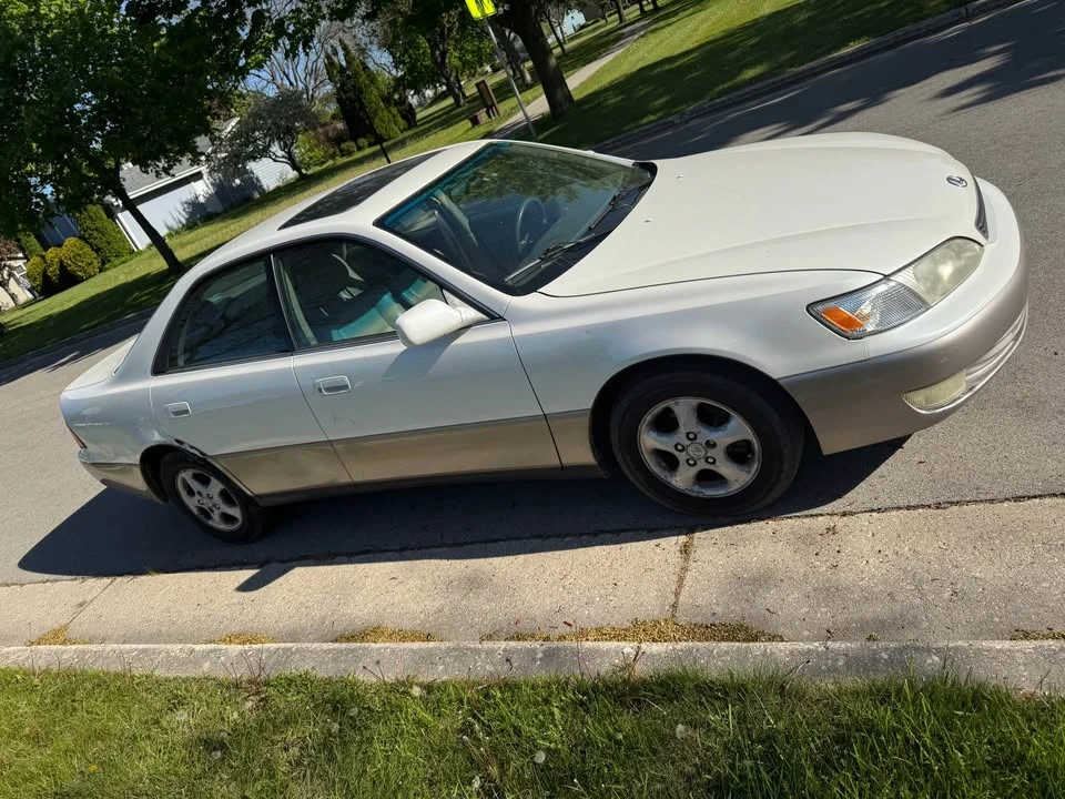 2000 Lexus ES 3rd Gen - Image 2 of 8