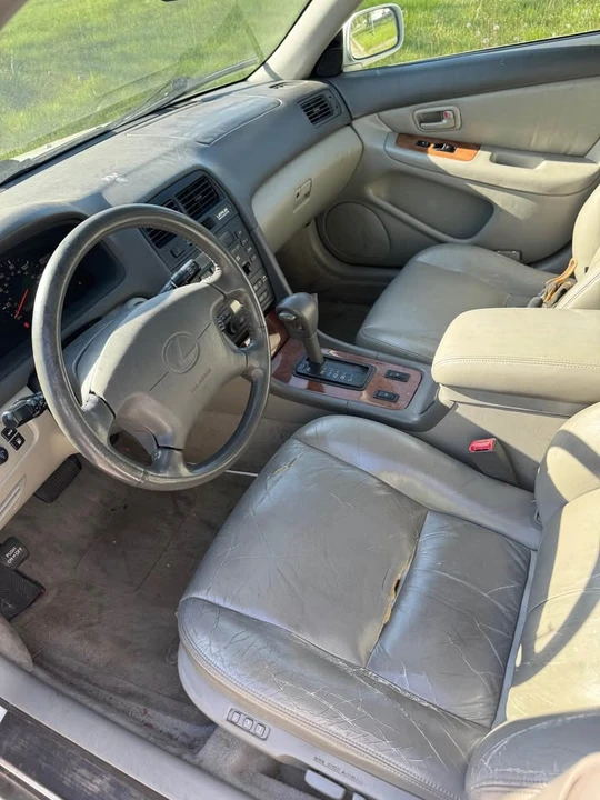 2000 Lexus ES 3rd Gen - Image 7 of 8