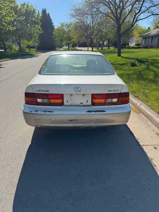 2000 Lexus ES 3rd Gen - Image 6 of 8