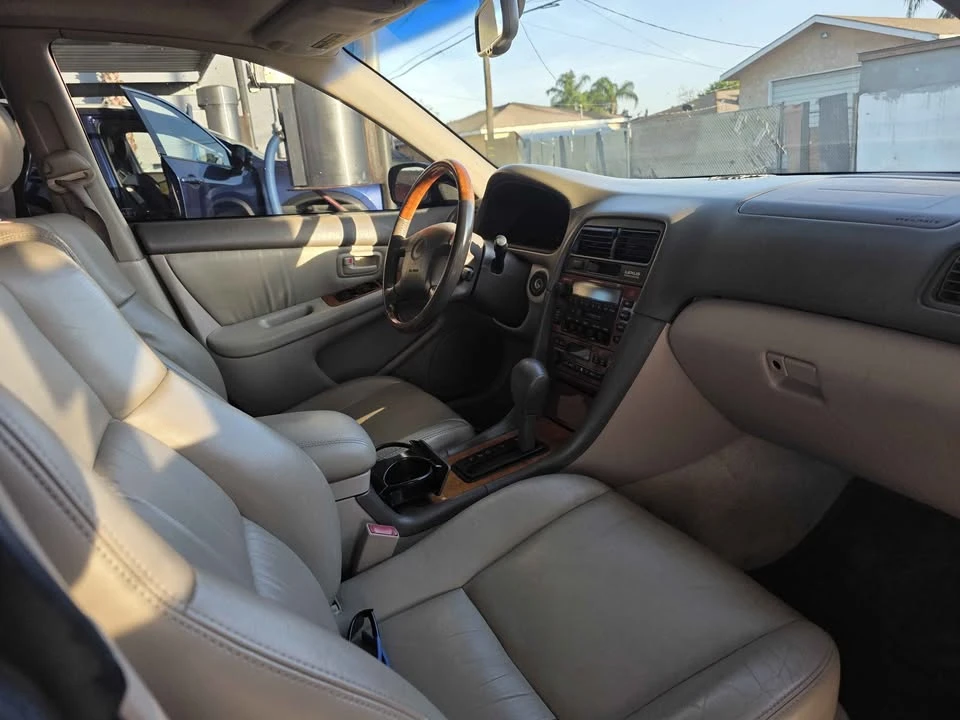 2000 Lexus ES 3rd Gen - Image 2 of 12