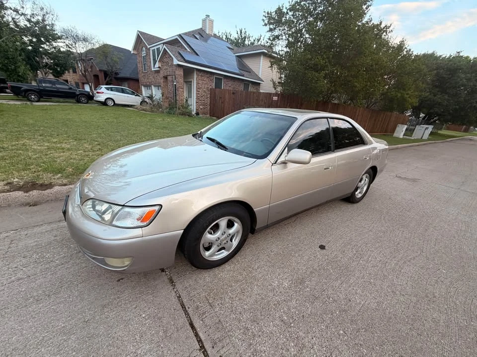2000 Lexus ES 3rd Gen - Image 2 of 12