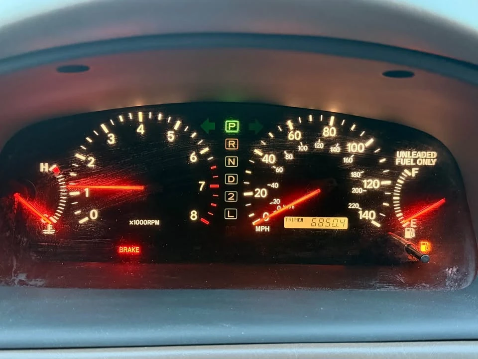 2000 Lexus ES 3rd Gen - Image 11 of 12
