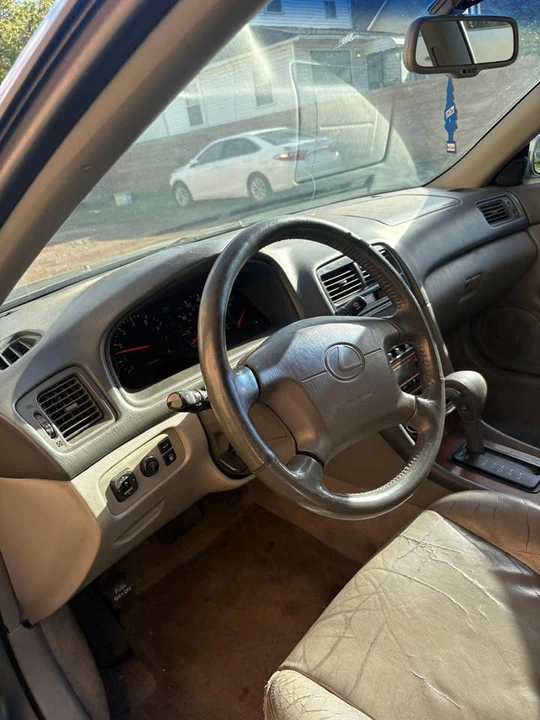 2000 Lexus ES 3rd Gen - Image 11 of 12