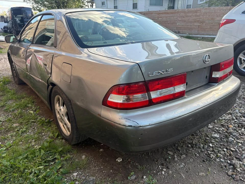 2000 Lexus ES 3rd Gen - Image 2 of 12