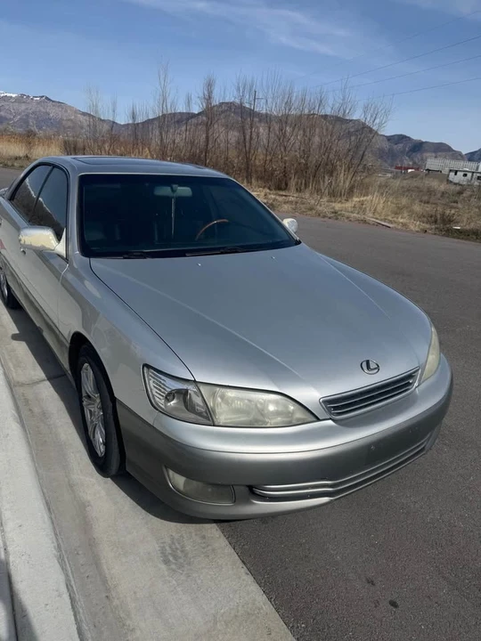 2000 Lexus ES 3rd Gen - Image 2 of 19