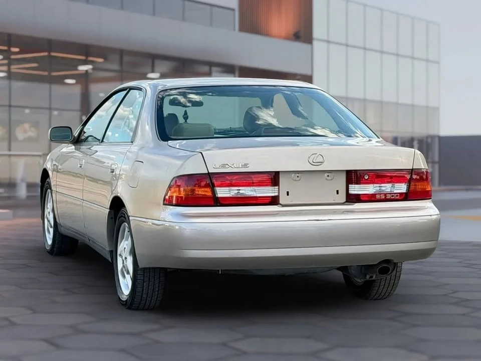 2000 Lexus ES 3rd Gen - Image 8 of 20