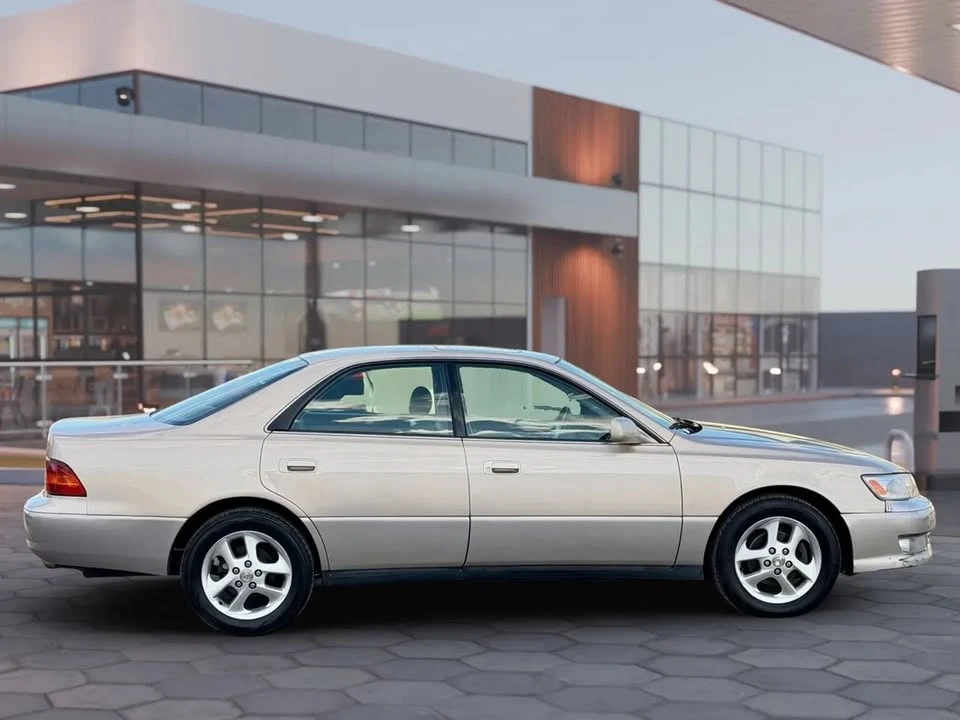 2000 Lexus ES 3rd Gen - Image 12 of 20