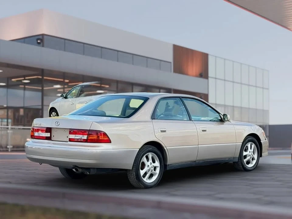 2000 Lexus ES 3rd Gen - Image 11 of 20