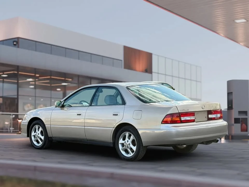 2000 Lexus ES 3rd Gen - Image 7 of 20