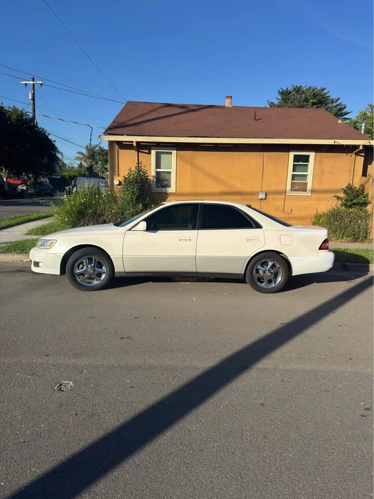 2000 Lexus ES 3rd Gen - Image 2 of 21