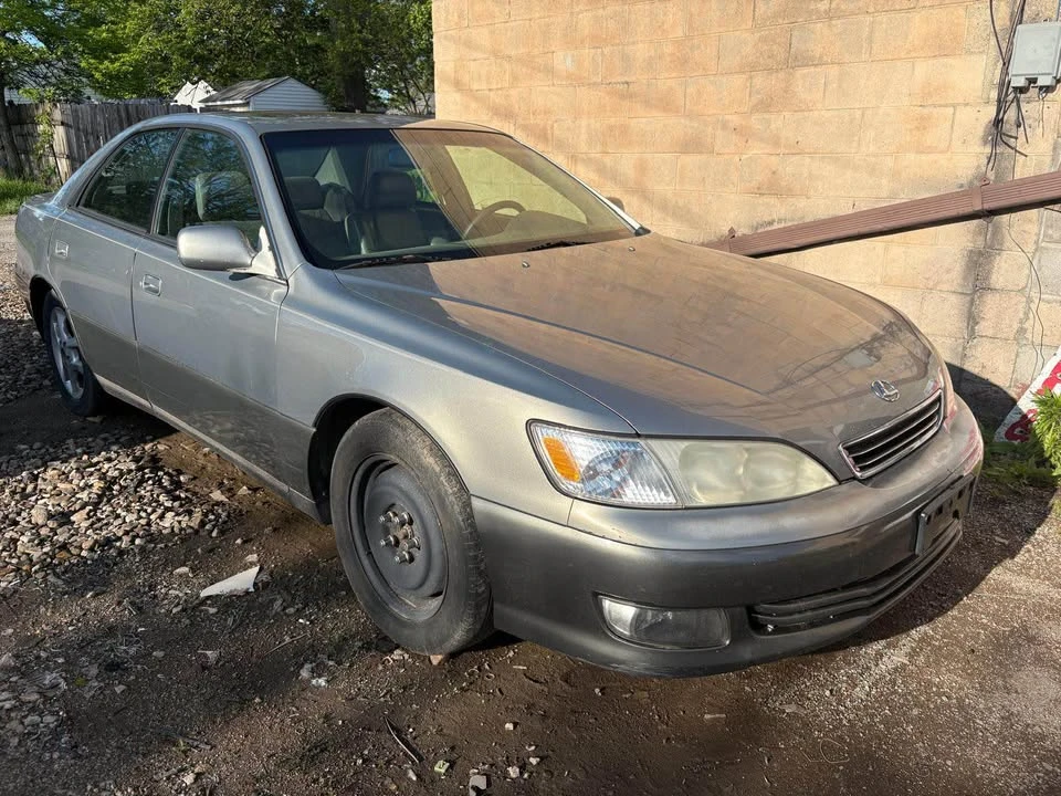 2000 Lexus ES 3rd Gen - Image 10 of 12