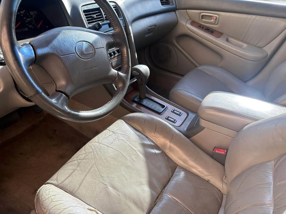 2000 Lexus ES 3rd Gen - Image 9 of 12