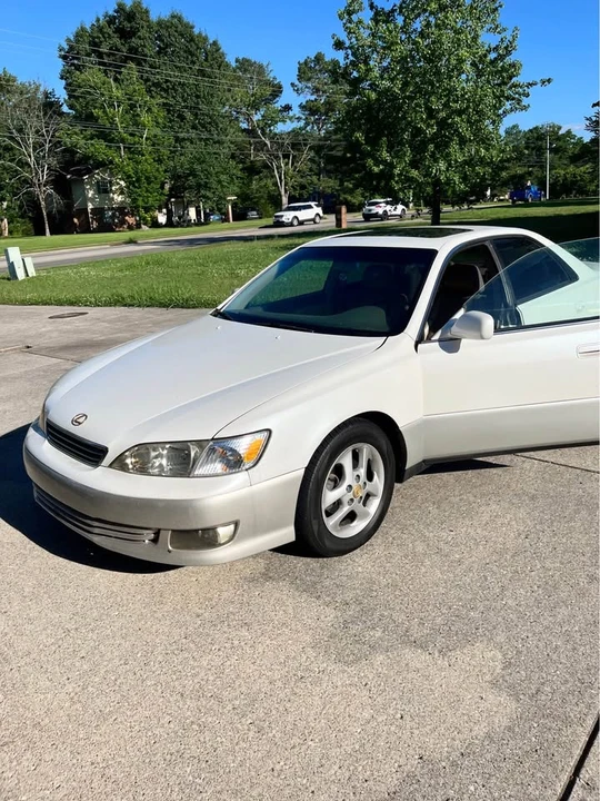 2000 Lexus ES 3rd Gen - Image 2 of 8